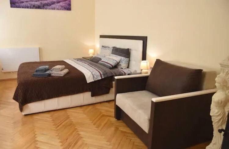 White Rooms On City Center Lvov Exteriér fotografie